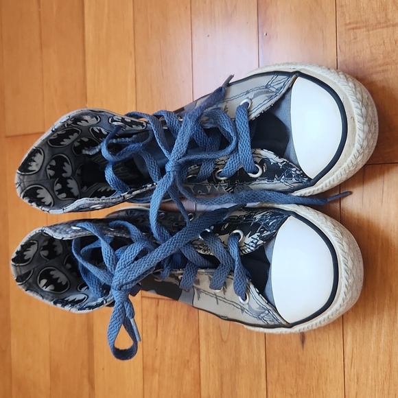 Batman Converse Hightops - Picture 2 of 4